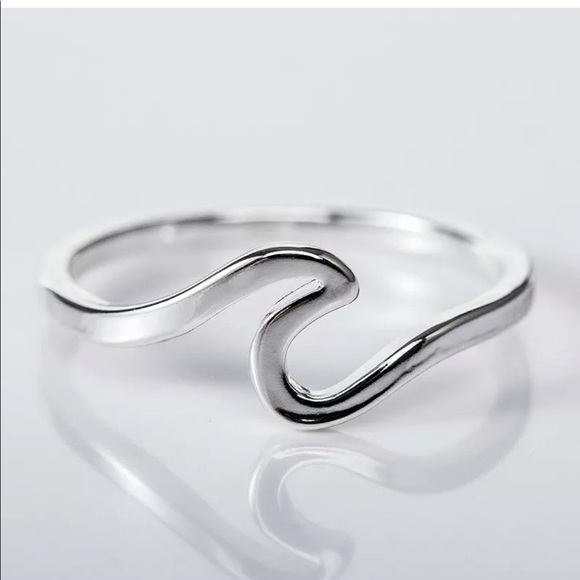 NWT wave silver alloy ring - Picture 2 of 4